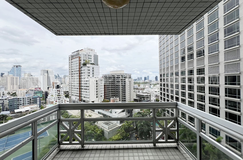 Condominium in Ploenchit 