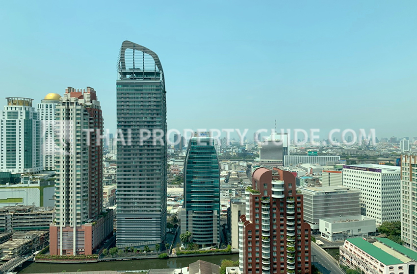 Condominium in Ploenchit 
