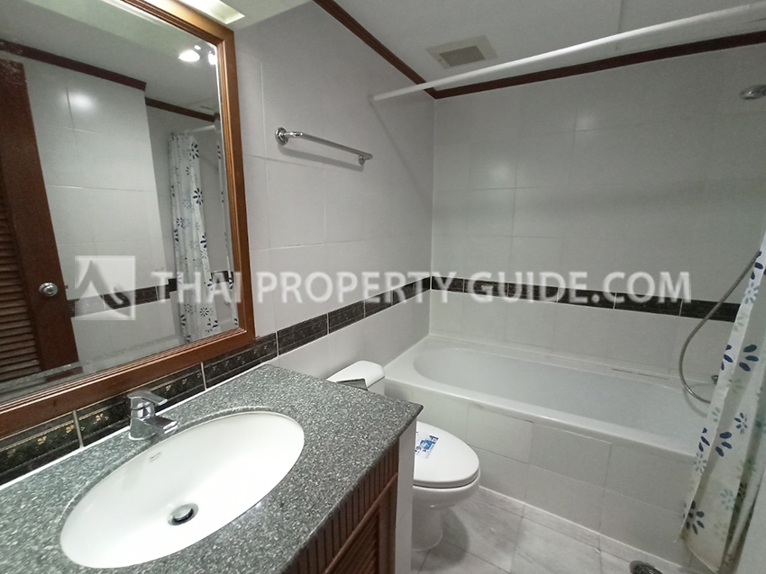 Condominium in Ploenchit 