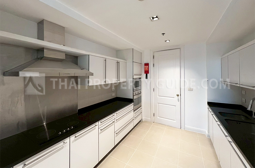 Condominium in Ploenchit : Athenee Residence