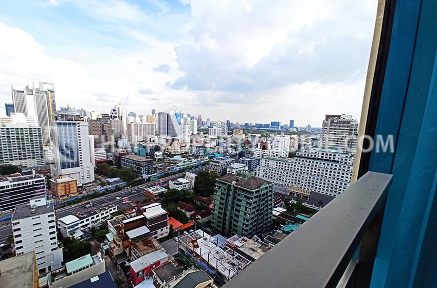 Condominium in Ploenchit : Athenee Residence 