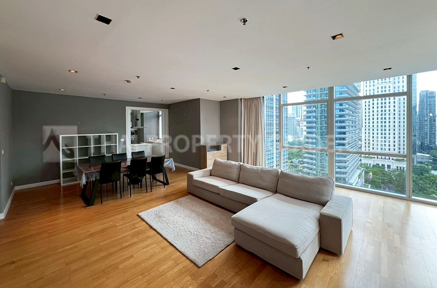 Condominium in Ploenchit