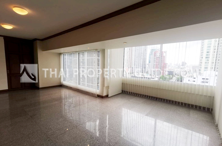 Condominium in Ploenchit 
