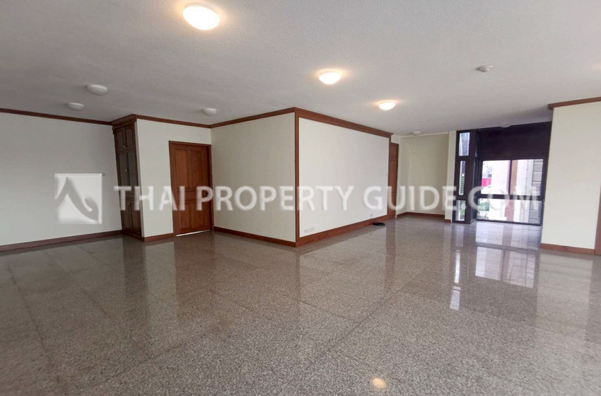 Condominium in Ploenchit 