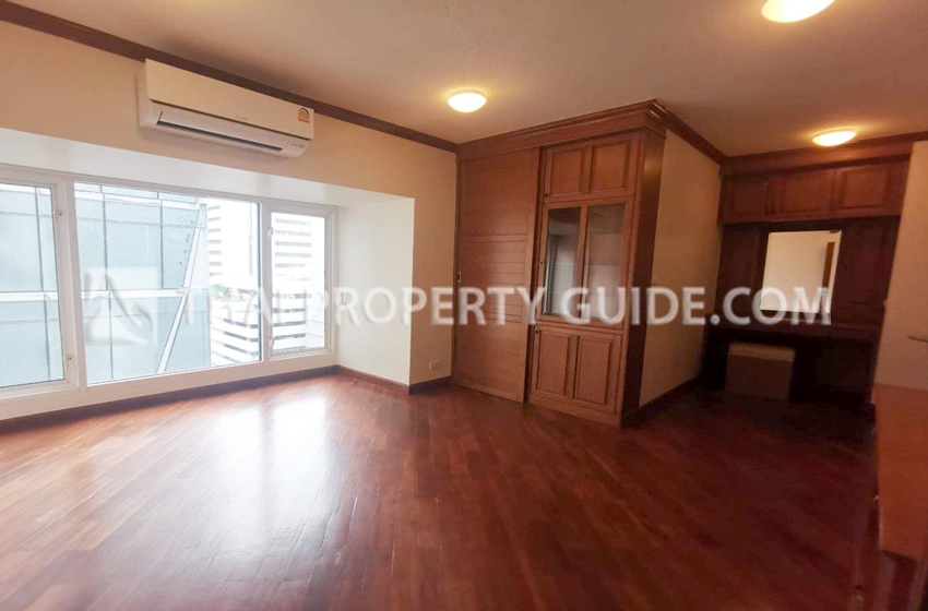 Condominium in Ploenchit 