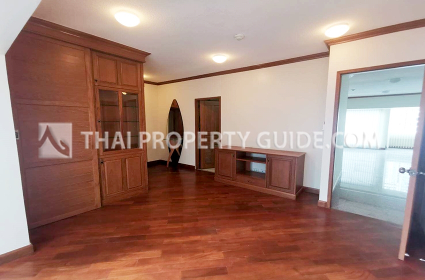Condominium in Ploenchit 