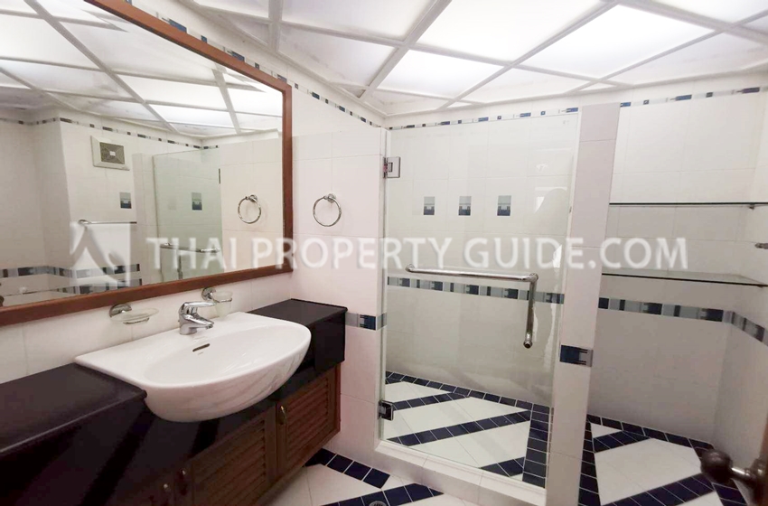 Condominium in Ploenchit 