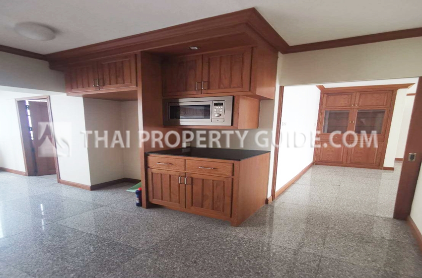 Condominium in Ploenchit 