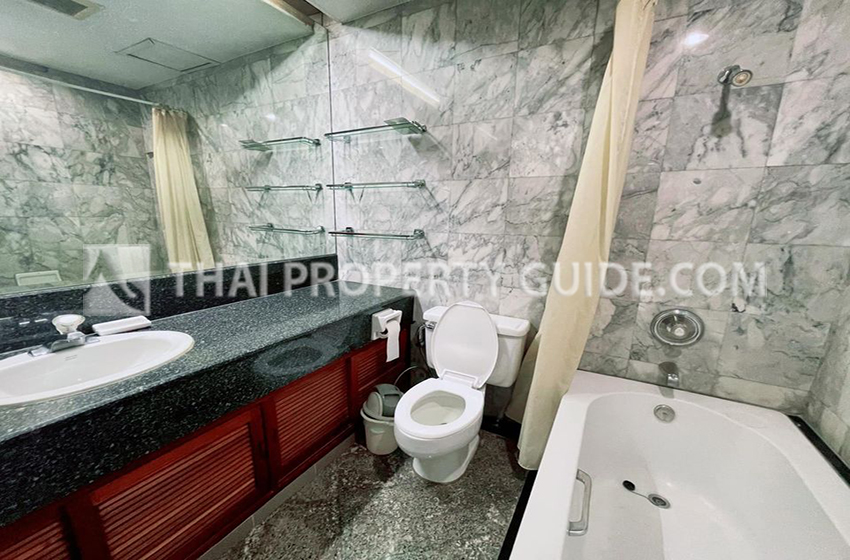 Condominium in Ploenchit 