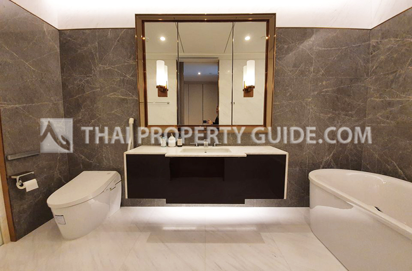Condominium in Ploenchit 