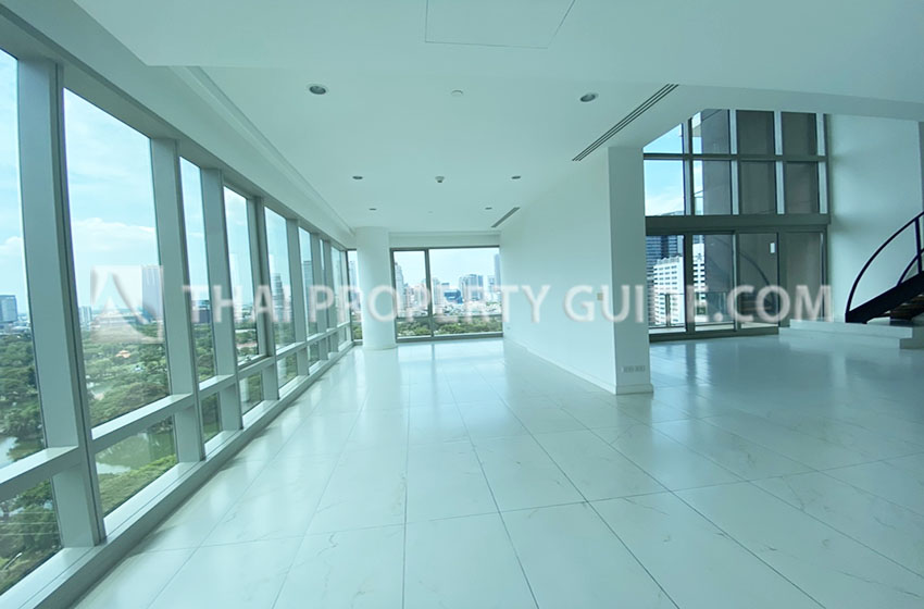 Condominium in Ploenchit 
