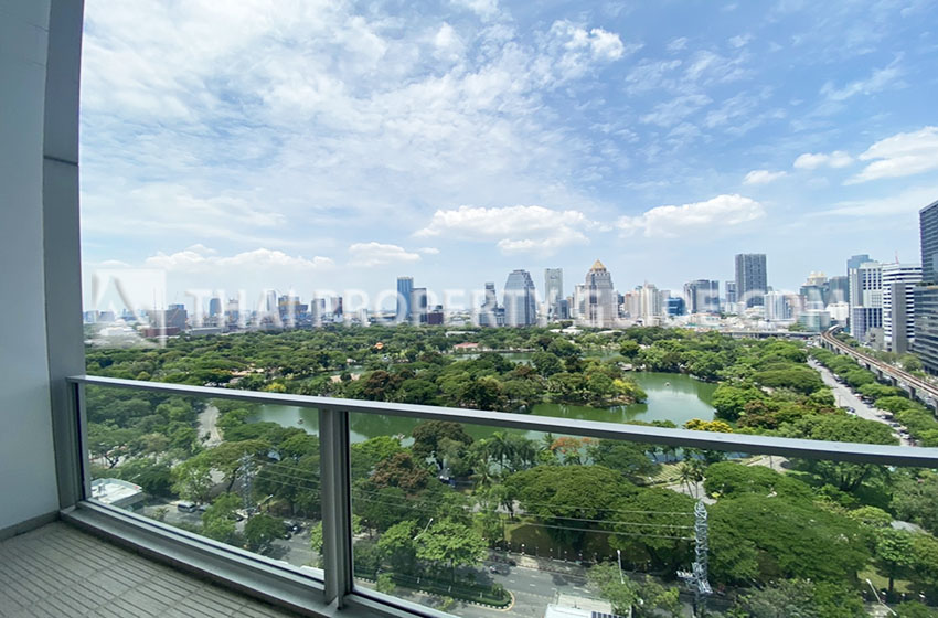 Condominium in Ploenchit 