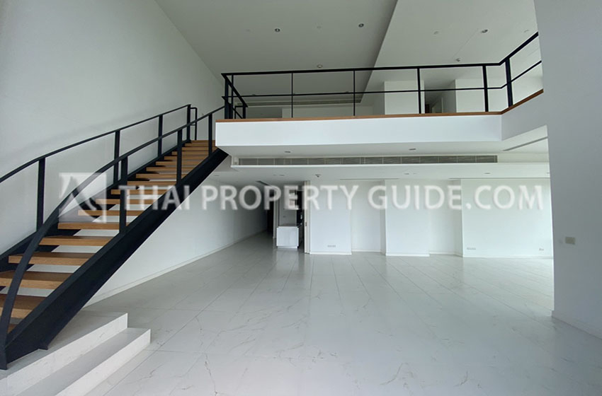 Condominium in Ploenchit 
