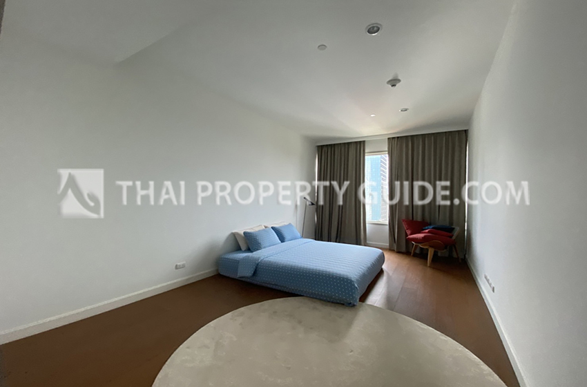 Condominium in Ploenchit 