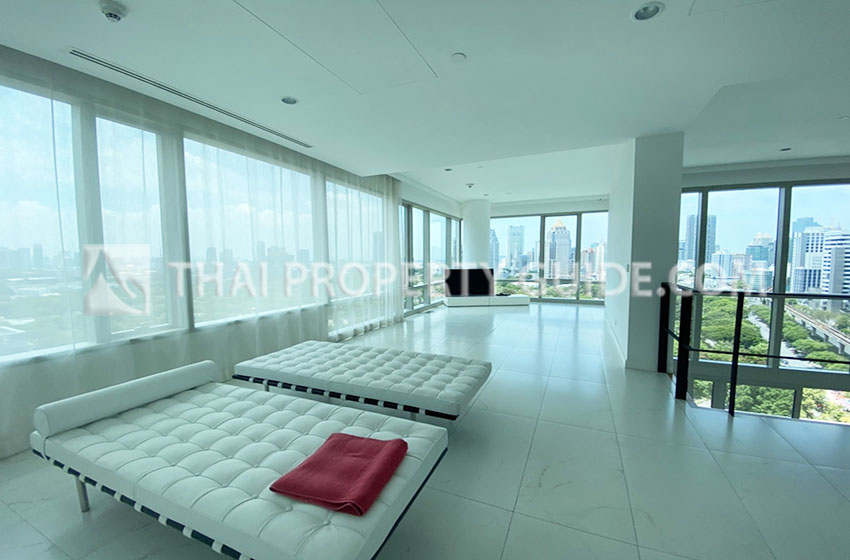 Condominium in Ploenchit 