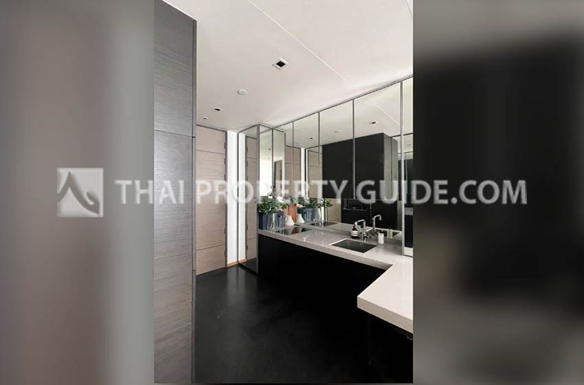 Condominium in Ploenchit 