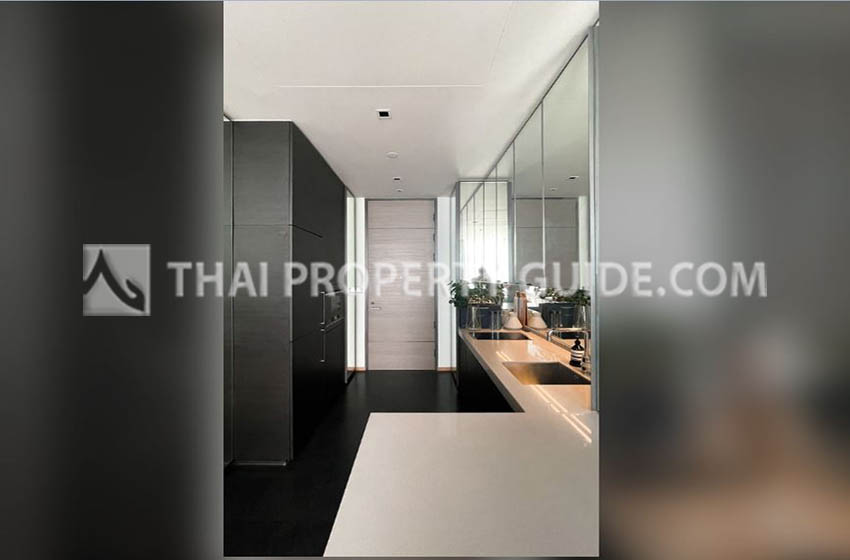 Condominium in Ploenchit 