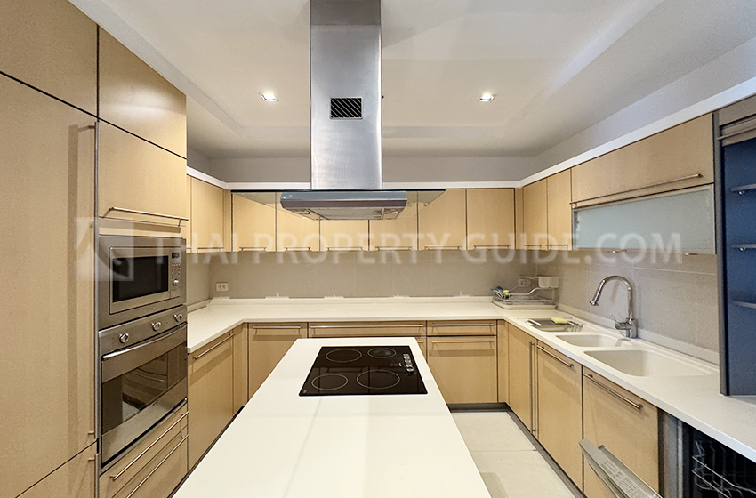 Condominium in Ploenchit : Athenee Residence 