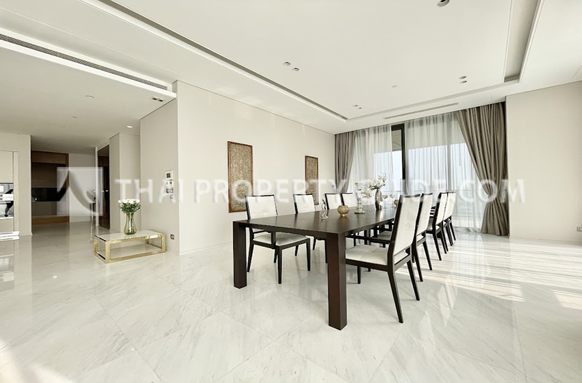 Condominium in Ploenchit 
