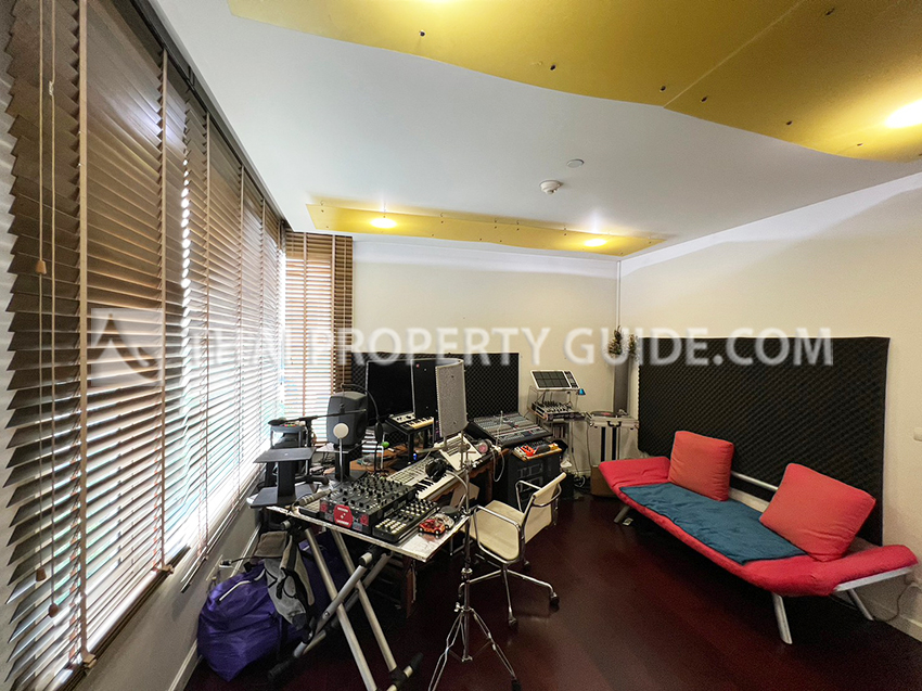 Condominium in Ploenchit 
