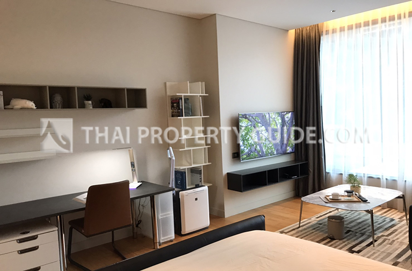 Condominium in Ploenchit 