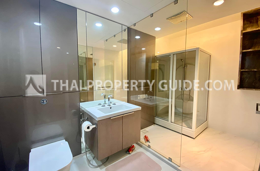 Condominium in Ploenchit 