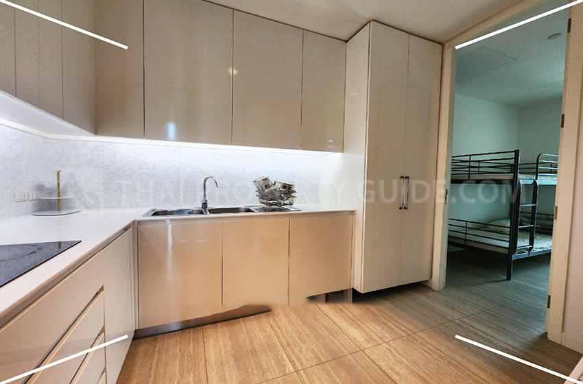 Condominium in Ploenchit 