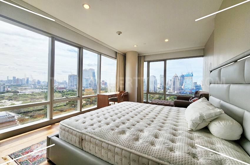 Condominium in Ploenchit 