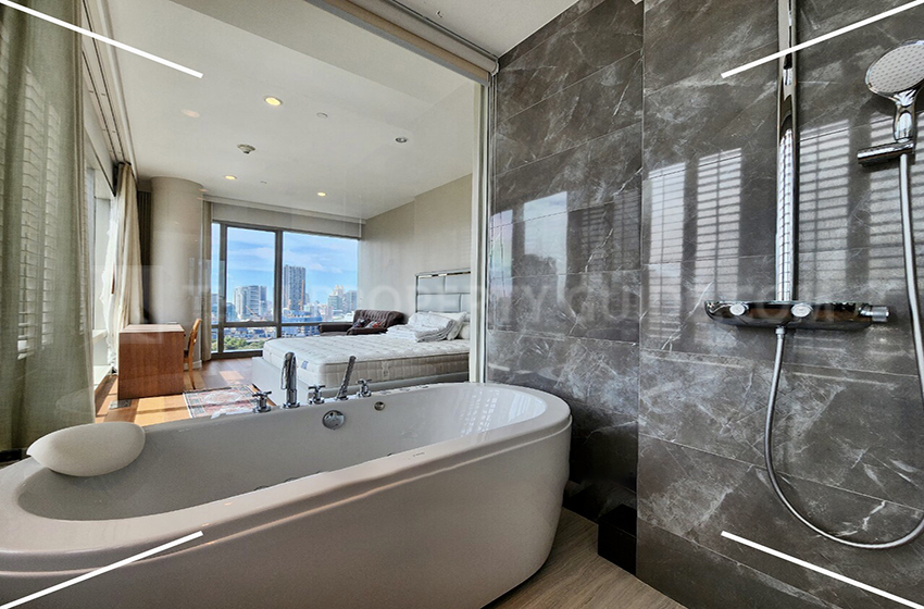 Condominium in Ploenchit 