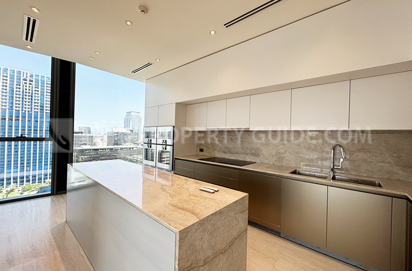 Condominium in Ploenchit 