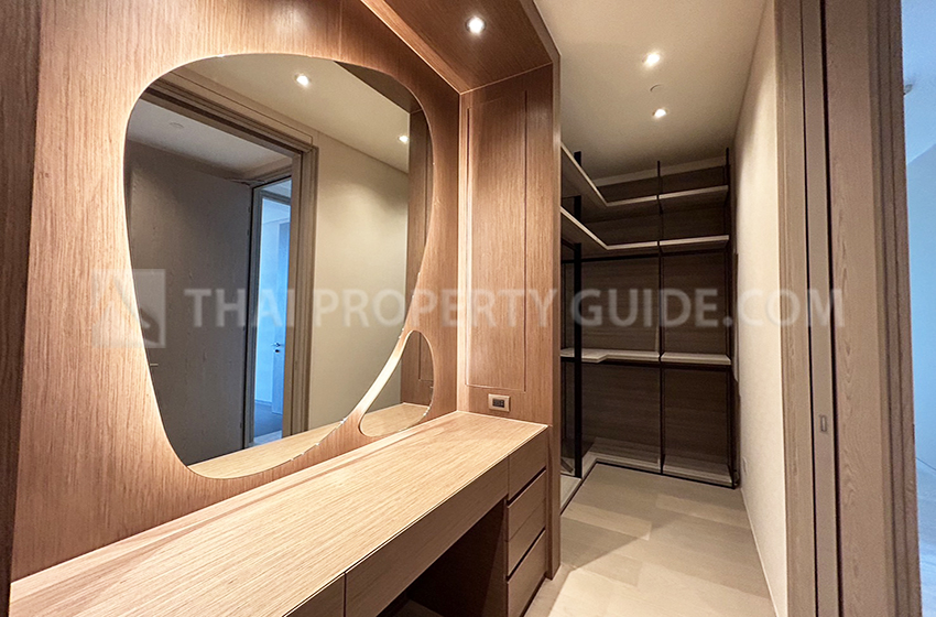 Condominium in Ploenchit 
