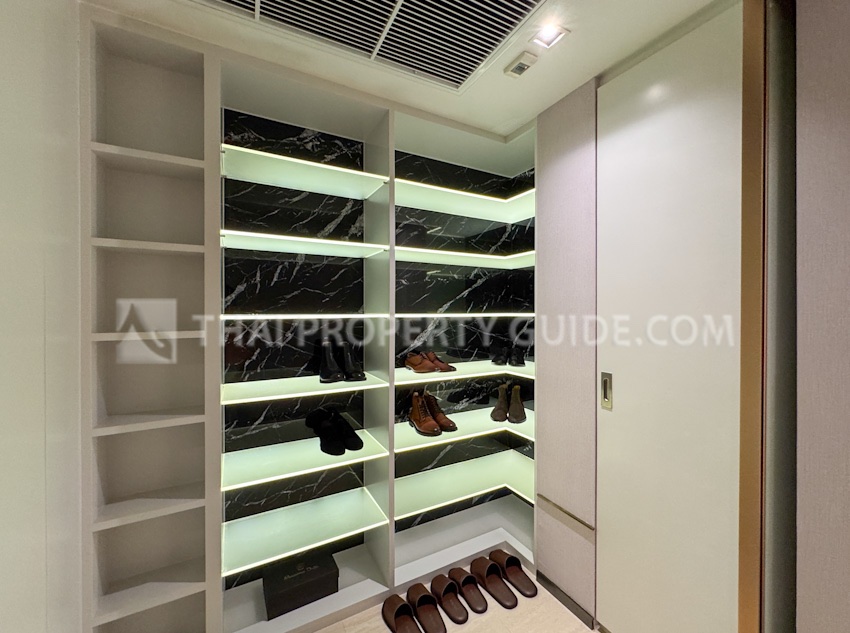 Condominium in Ploenchit 