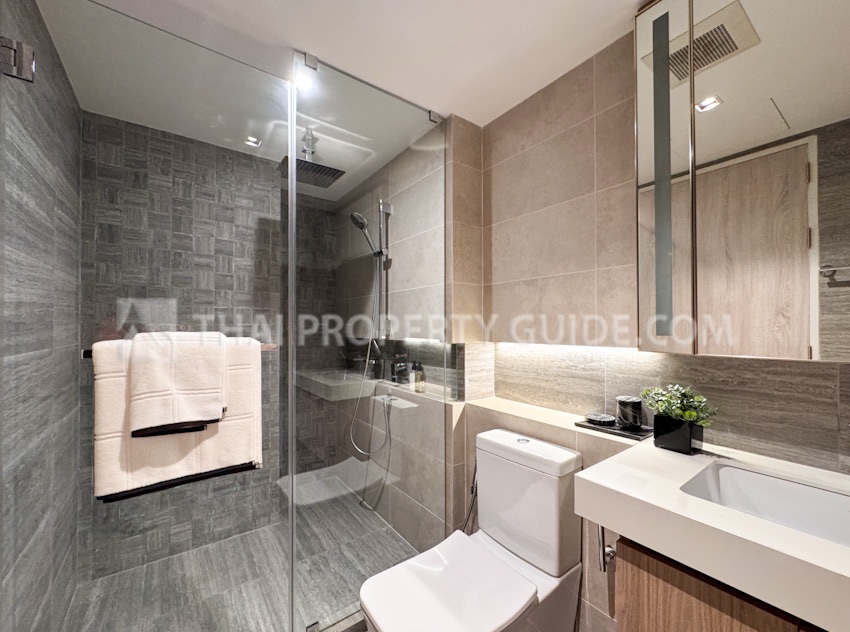 Condominium in Ploenchit 
