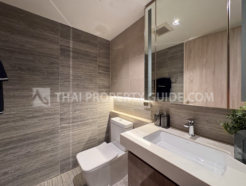 Condominium in Ploenchit 