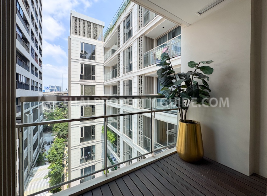 Condominium in Ploenchit 
