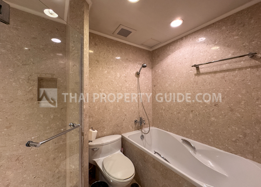 Condominium in Ploenchit 