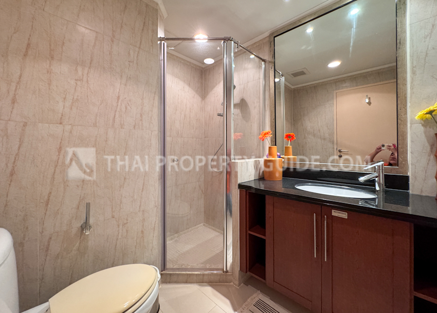 Condominium in Ploenchit 