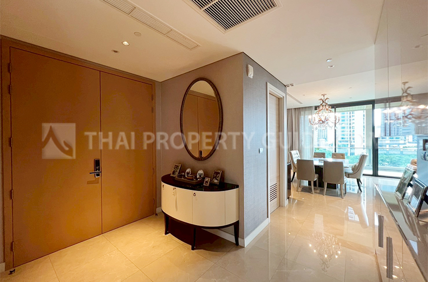 Condominium in Ploenchit 