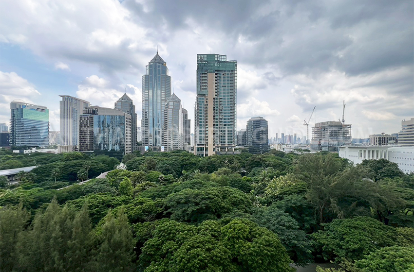 Condominium in Ploenchit 