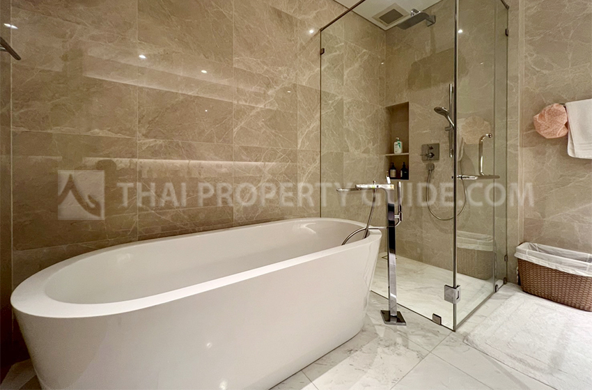 Condominium in Ploenchit 