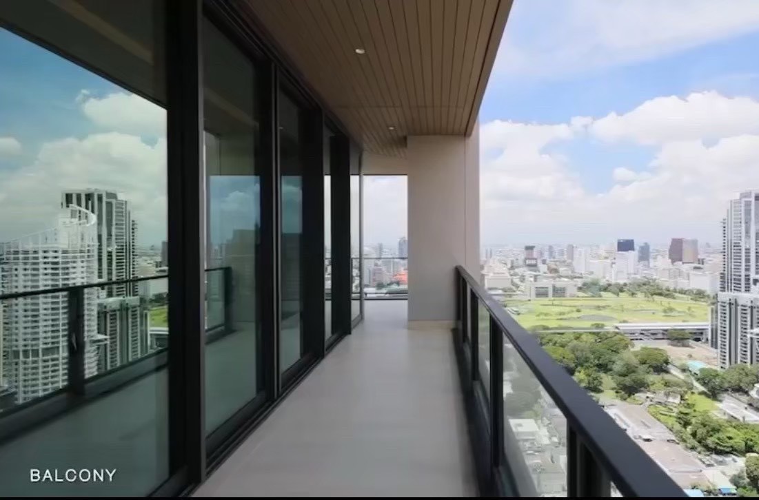 Condominium in Ploenchit 