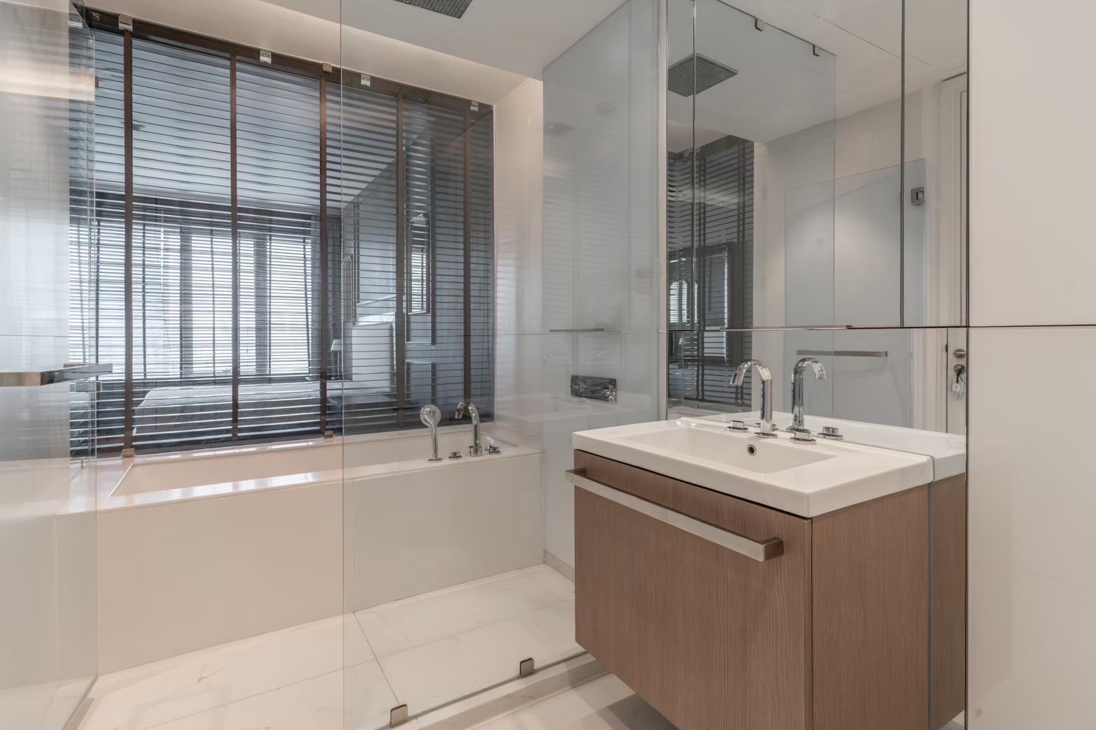 Condominium in Ploenchit 