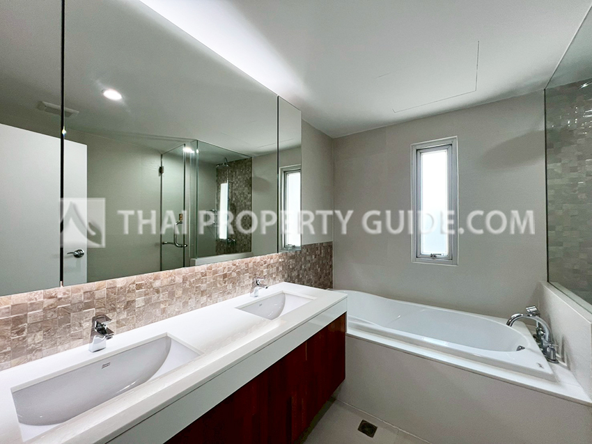 Condominium in Ploenchit 