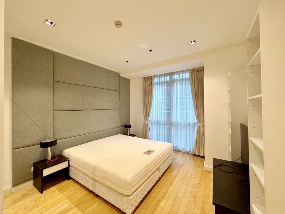 Condominium in Ploenchit : Athenee Residence 