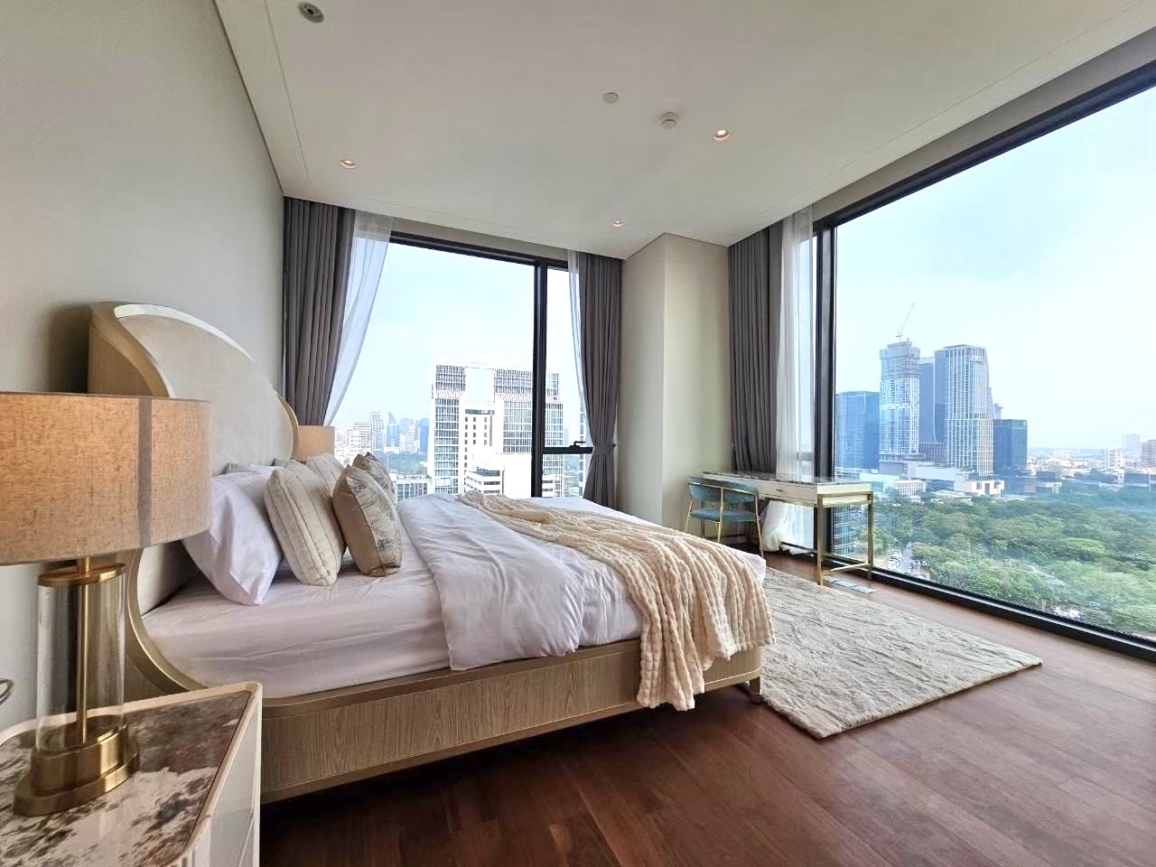 Condominium in Ploenchit 