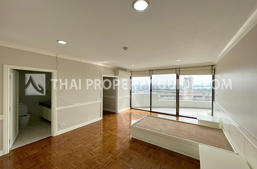 Condominium in Sathorn 
