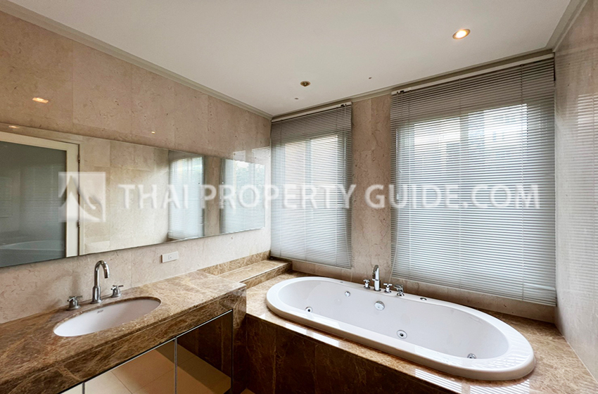 Condominium in Sathorn 