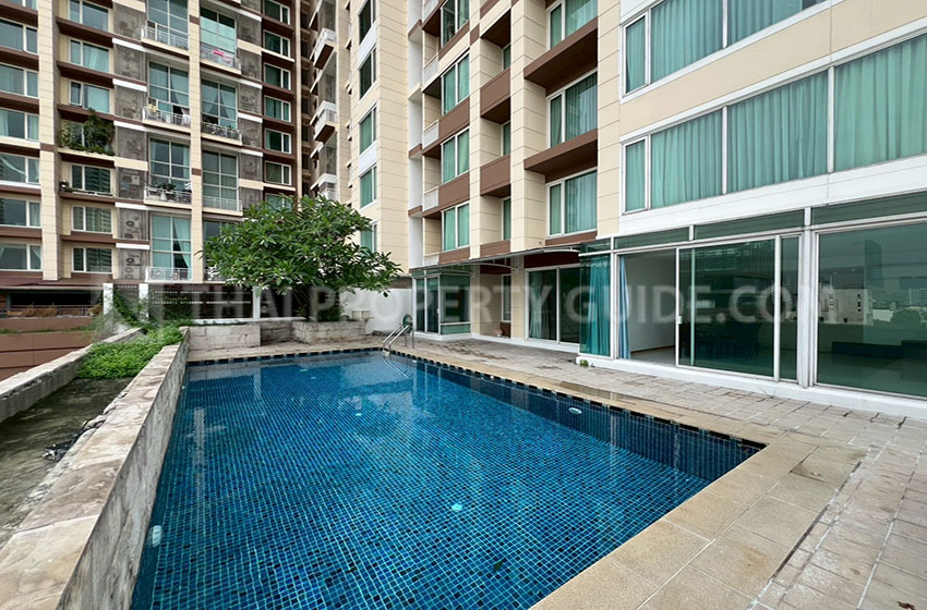 Condominium in Sathorn : The Empire Place Sathorn 
