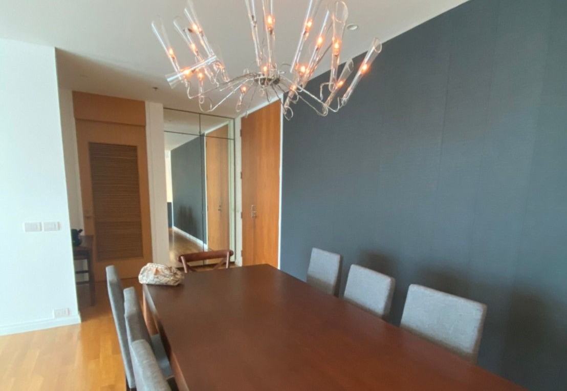 Condominium in Sathorn : The Royal Saladaeng 