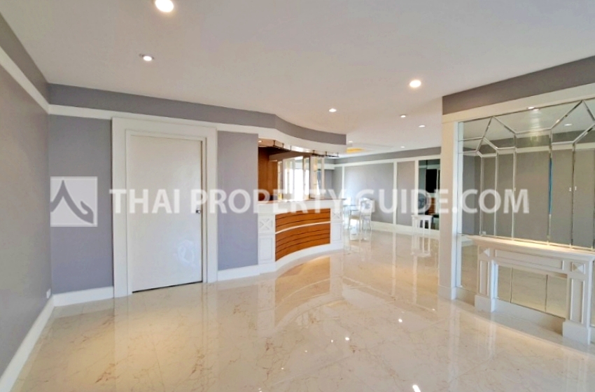 Condominium in Sathorn 